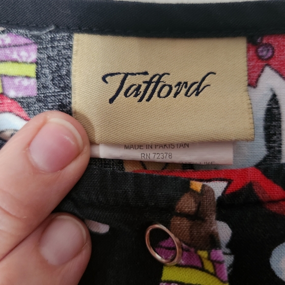 Adorable Christmas Scrub Jacket Santa & Rudolph print Size XL EUC - Picture 4 of 6